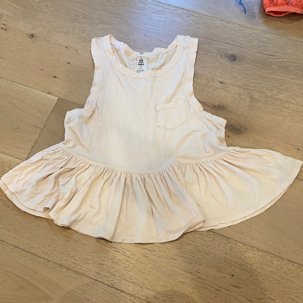 Women’s flowy Tank shirt